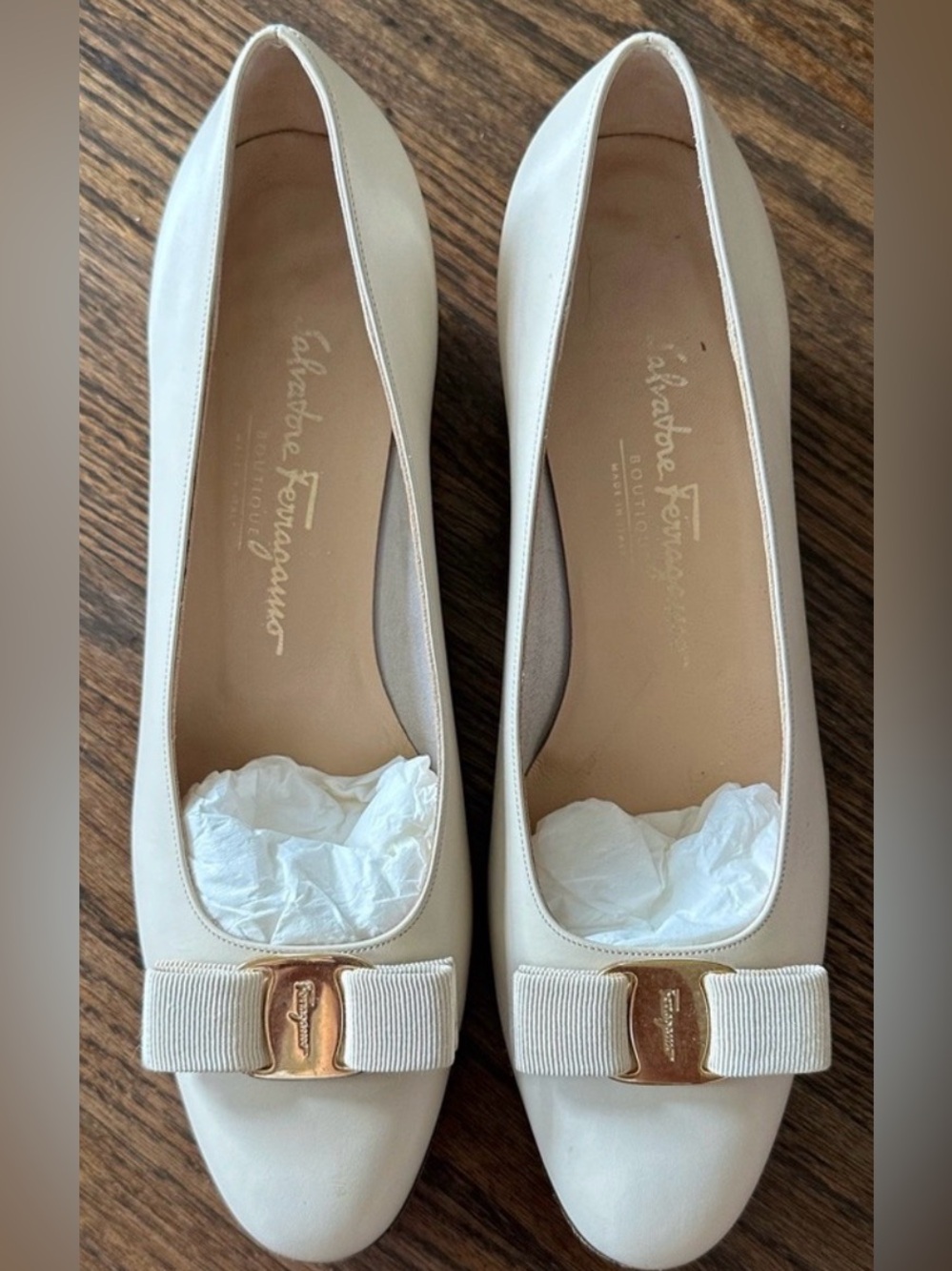 Salvatore Ferragamo Cream Vara Bow Leather